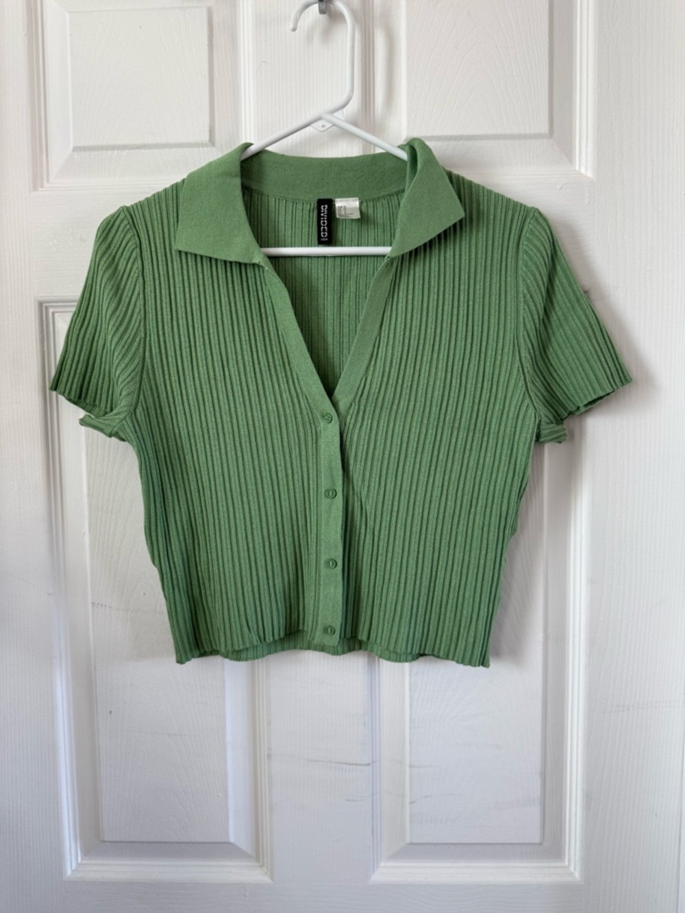 H&M Short-Sleeve Ribbed Button-Down Top — Light Green